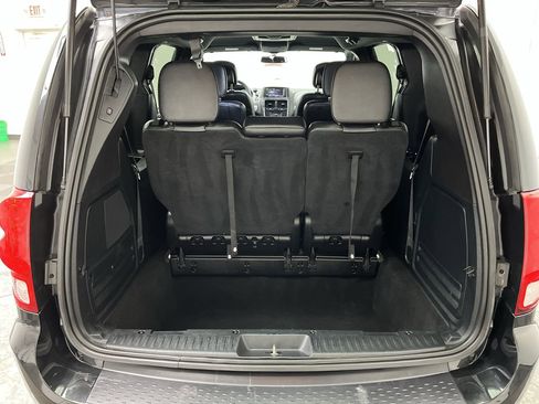 Used 2016 Dodge Grand Caravan R/T image 23