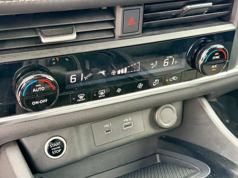 Used 2023 Nissan Rogue SV image 32