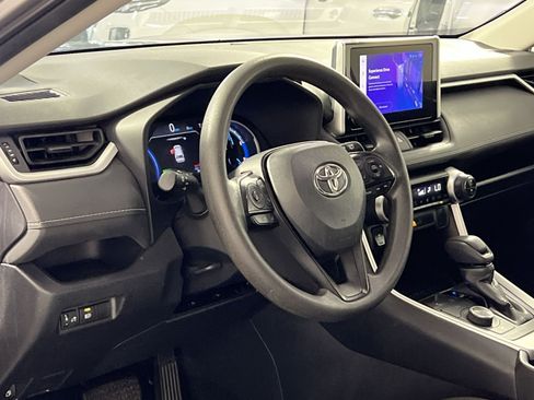Used 2025 Toyota RAV4 XLE AWD/4WD image 16