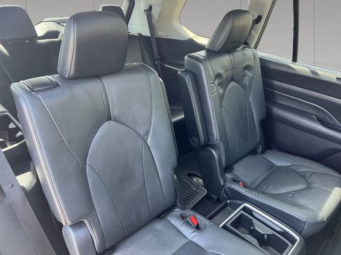 Used 2025 Toyota Grand Highlander AWD Hybrid image 18