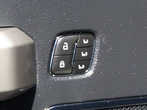 Used 2022 Ford F250 Lariat w/ Black Appearance Package AWD/4WD image 18