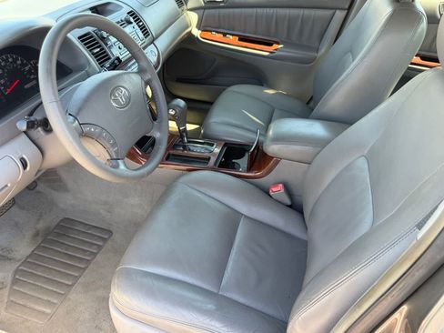 Used 2005 Toyota Camry XLE w/ XLE Premium Plus Pkg FWD image 16