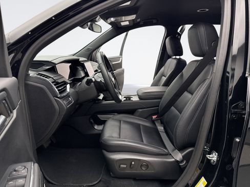 Used 2024 GMC Acadia Elevation image 11