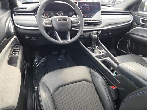 Used 2024 Jeep Compass Latitude image 22