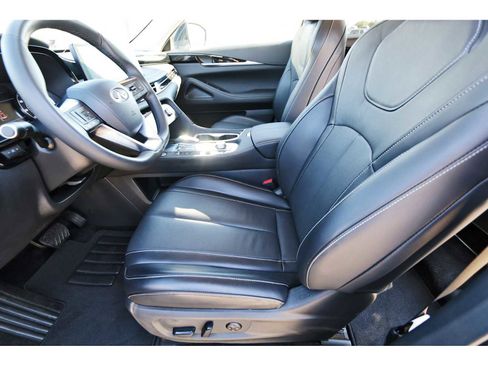 Used 2025 INFINITI QX60 Pure image 12