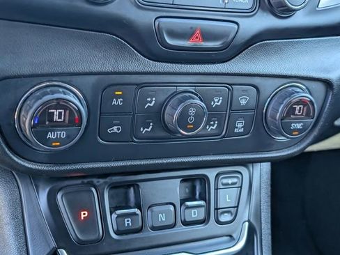 Used 2020 GMC Terrain SLT image 17