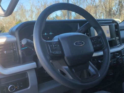 Used 2025 Ford F250 XLT image 31