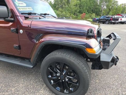 Used 2024 Jeep Wrangler Unlimited Sahara w/ Technology Group AWD/4WD image 9
