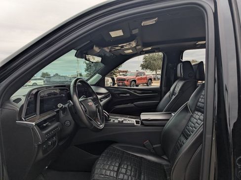 Used 2021 Cadillac Escalade ESV Premium Luxury Platinum image 9