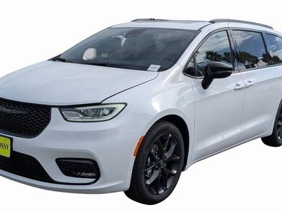 New 2026 Chrysler Pacifica Limited