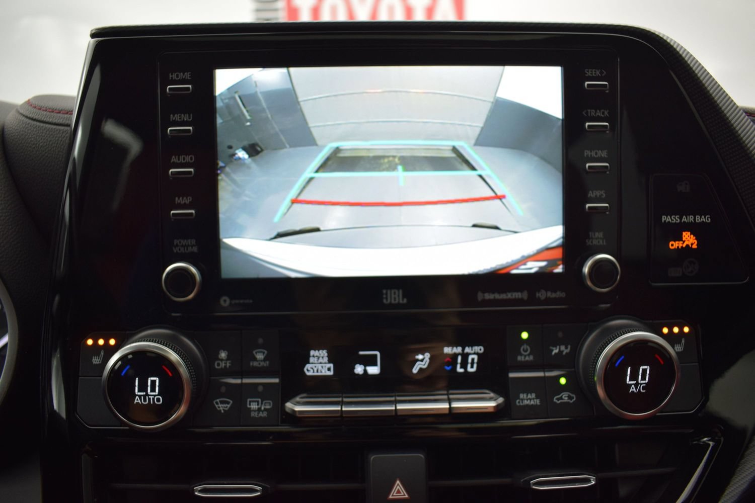 Used 2022 Toyota Highlander XSE AWD/4WD image 19