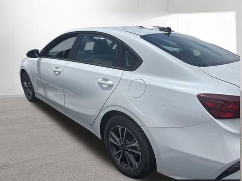 Used 2023 Kia Forte LXS w/ LXS Technology Package FWD image 5