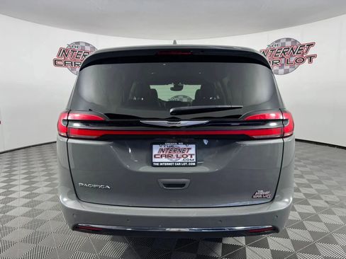 Used 2022 Chrysler Pacifica Touring-L FWD image 6