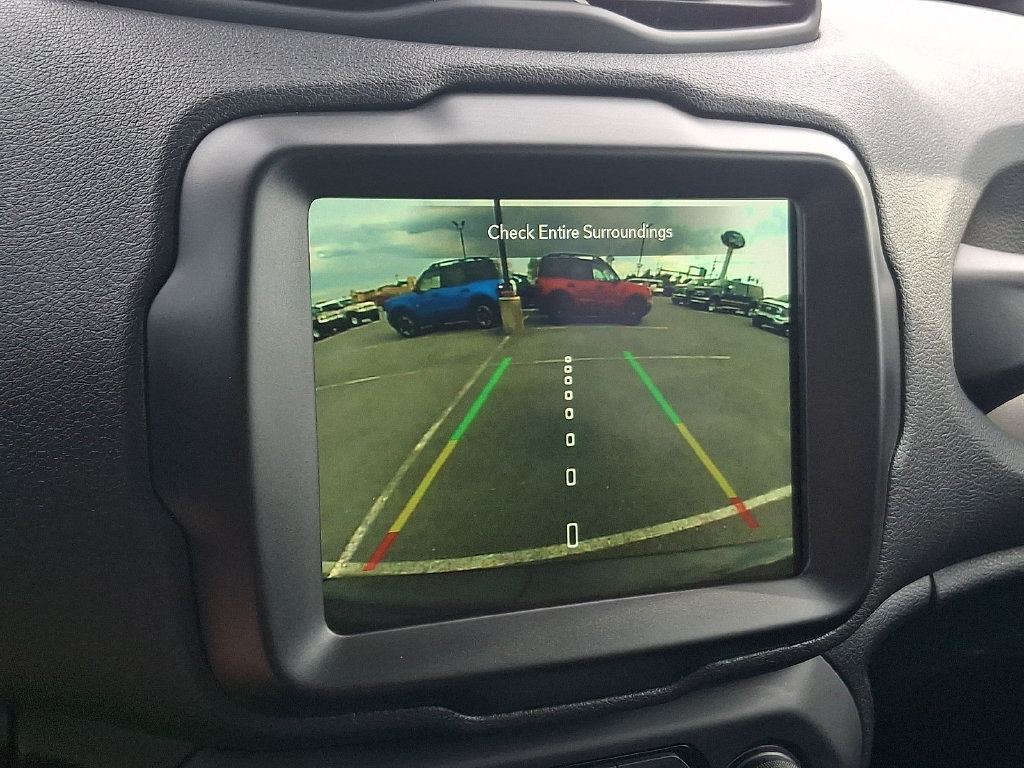 Used 2023 Jeep Renegade Latitude AWD/4WD image 17