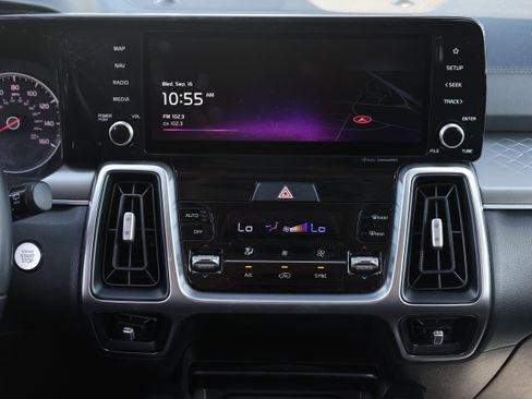 Used 2022 Kia Sorento S w/ Panoramic Sunroof Package FWD image 8