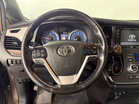 Used 2019 Toyota Sienna Limited FWD image 14