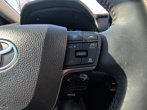 Used 2025 Toyota Camry XLE image 19