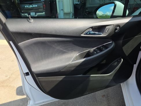 Used 2018 Chevrolet Cruze LT w/ Convenience Package FWD image 14