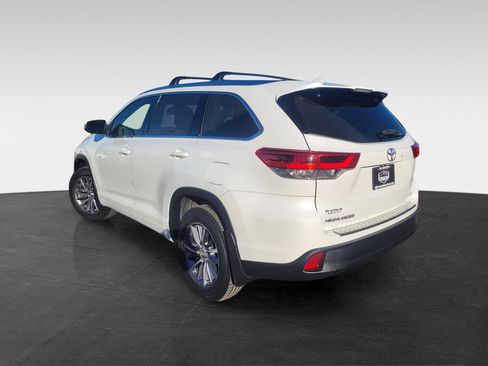 Used 2018 Toyota Highlander XLE image 8