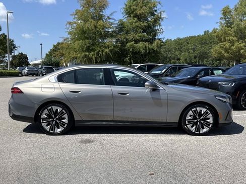 Used 2026 BMW 530i RWD image 2
