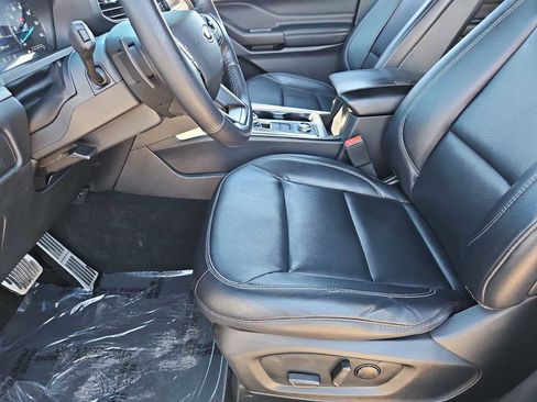 Used 2020 Ford Explorer XLT w/ Equipment Group 202A image 16