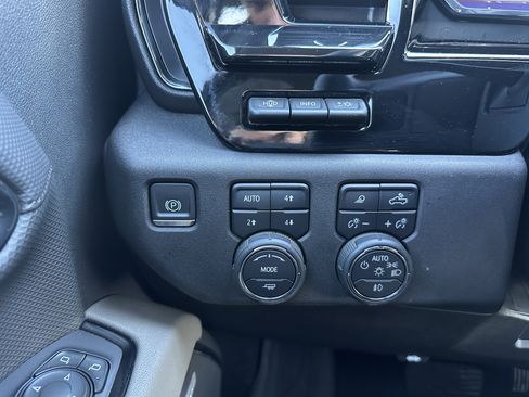 Used 2024 Chevrolet Silverado 2500 ZR2 w/ Technology Package image 14