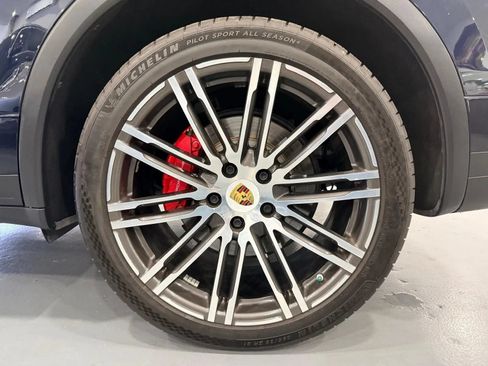 Used 2015 Porsche Cayenne Turbo w/ Premium Package AWD/4WD image 49