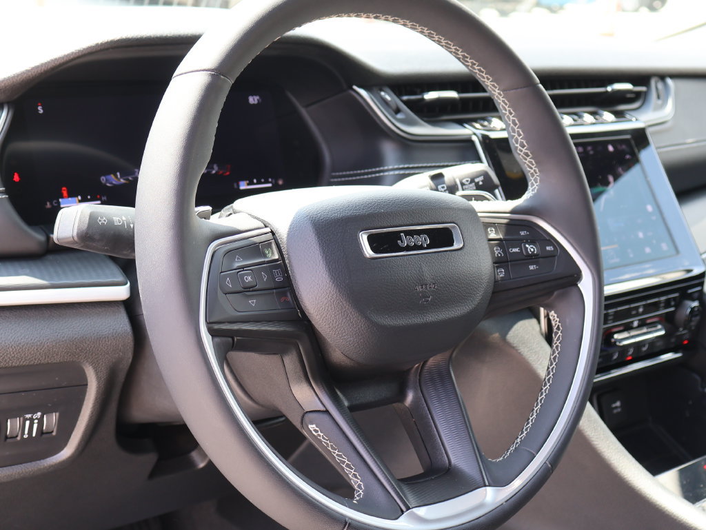 Used 2024 Jeep Grand Cherokee Altitude AWD/4WD image 24