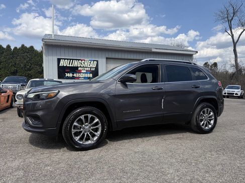 Used 2019 Jeep Cherokee Latitude Plus w/ Cold Weather Group AWD/4WD image 1