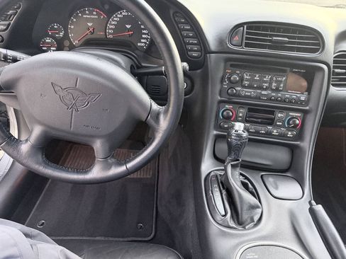 Used 2004 Chevrolet Corvette Coupe w/ Preferred Equipment Group RWD image 23