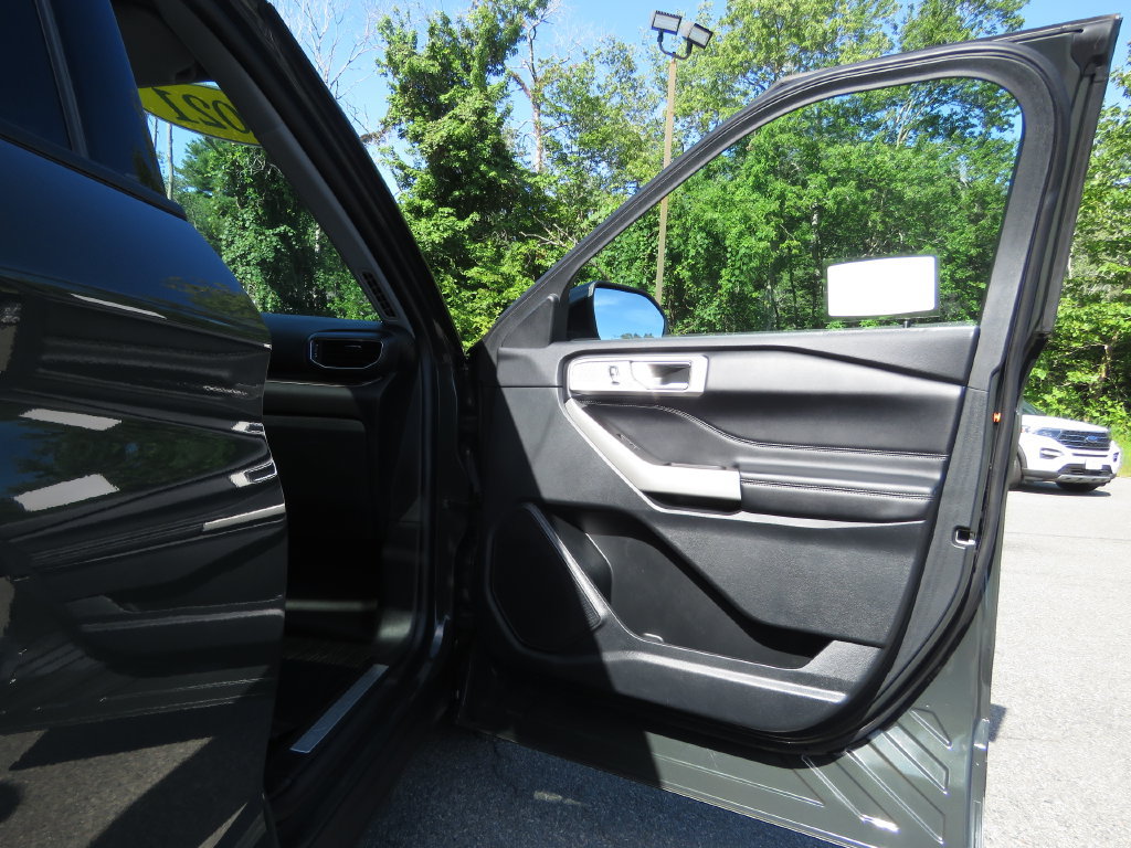 Used 2021 Ford Explorer Limited w/ Equipment Group 301A AWD/4WD image 12