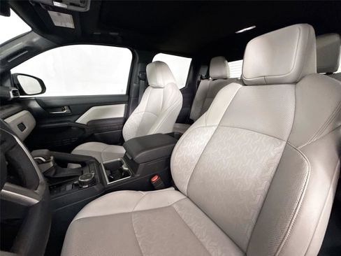 Used 2024 Toyota Tacoma Limited image 3
