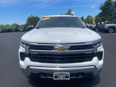 Used 2023 Chevrolet Silverado 1500 LT AWD/4WD image 2