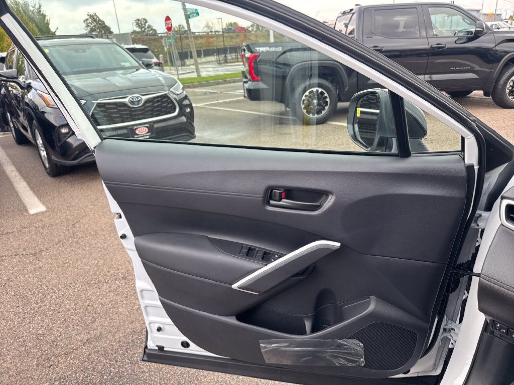 New 2026 Toyota Corolla Cross LE w/ Moonroof Package AWD/4WD image 33