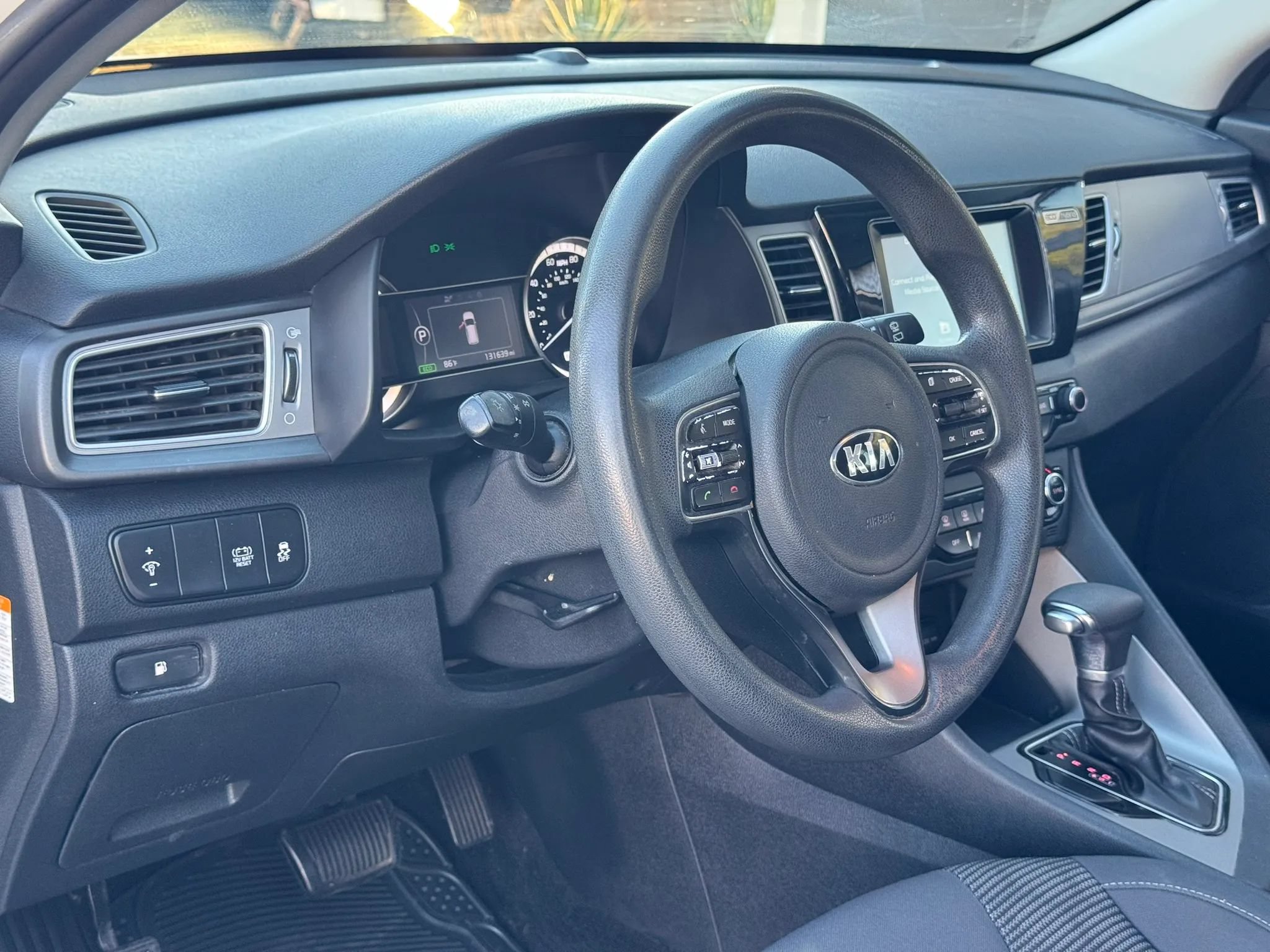 Used 2018 Kia Niro FE FWD image 12