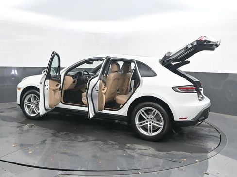 Certified 2022 Porsche Macan image 47