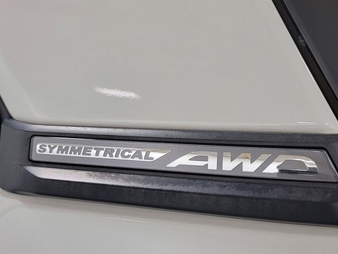 Used 2025 Subaru Forester AWD/4WD image 10