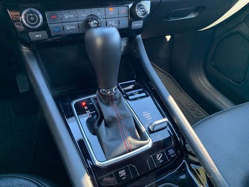 Used 2025 Jeep Compass Trailhawk image 40