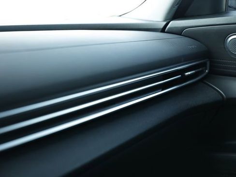 Used 2023 Hyundai Elantra SEL w/ Preferred Accessory Package image 41