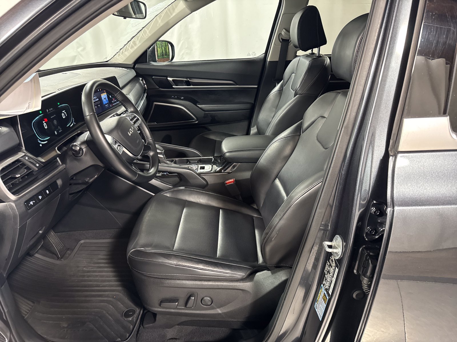 Used 2023 Kia Telluride S AWD/4WD image 3