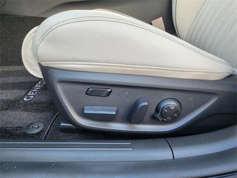 Used 2025 Genesis G70 3.3T Advanced image 18