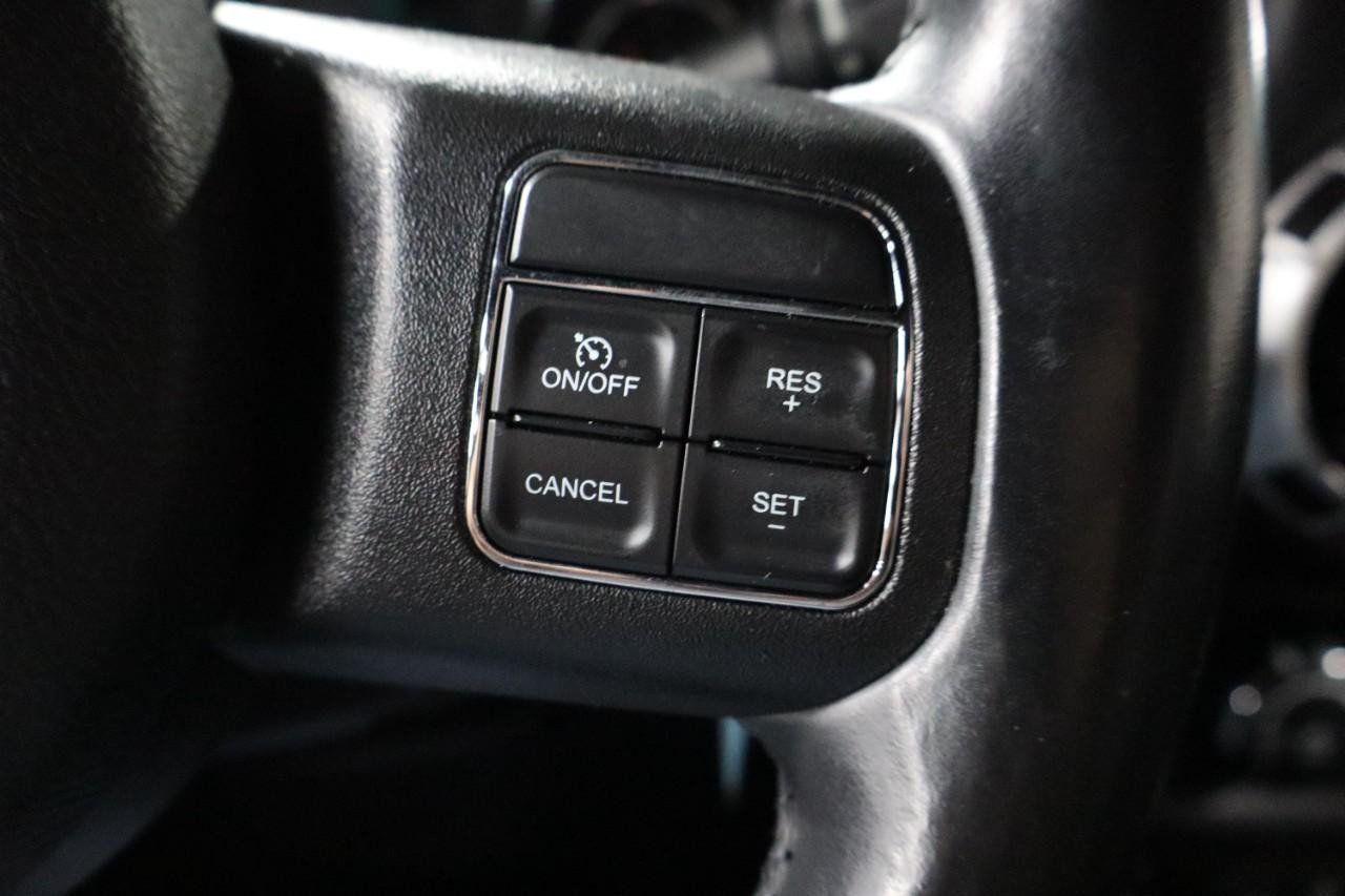 Used 2015 Jeep Wrangler Unlimited Sahara w/ Connectivity Group AWD/4WD image 14