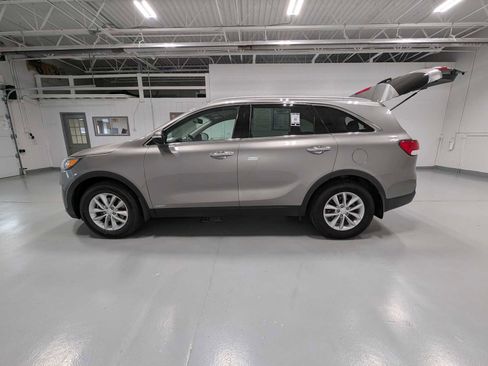Used 2018 Kia Sorento LX AWD/4WD image 12
