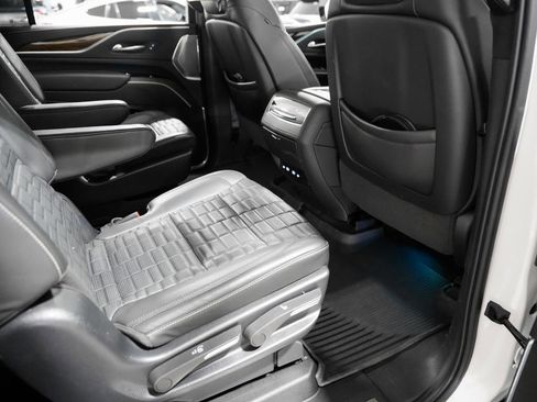 Used 2022 Cadillac Escalade ESV Sport Platinum w/ LPO, ONYX Package AWD/4WD image 32