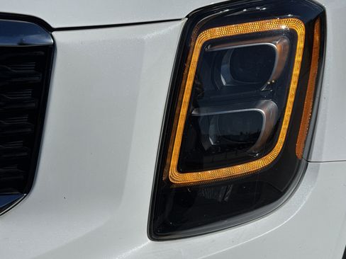 Used 2022 Kia Telluride EX w/ EX Premium Package image 6