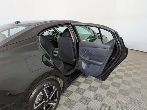 Used 2024 Nissan Sentra SV FWD image 30