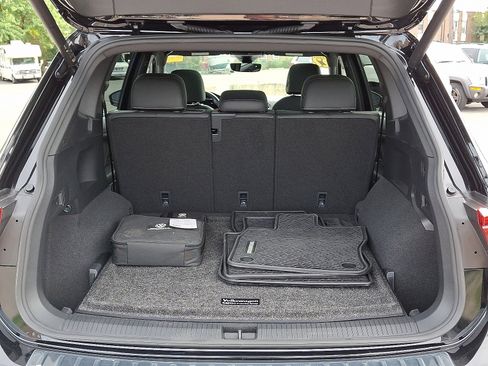 Used 2022 Volkswagen Tiguan SE R-Line image 29