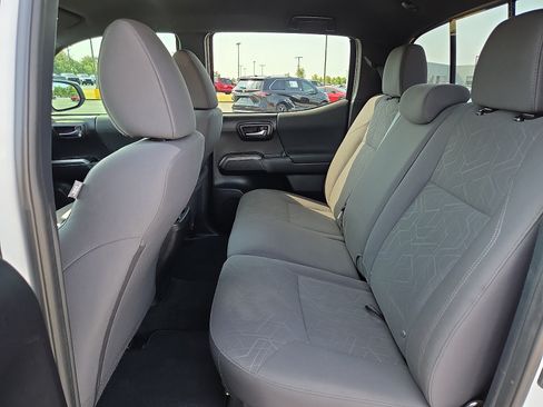 Used 2019 Toyota Tacoma TRD Off-Road AWD/4WD image 10
