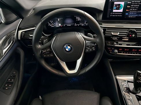 Used 2023 BMW 530e w/ Premium Package image 31