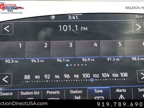 Used 2021 Volkswagen Tiguan SE w/ Panoramic Sunroof Package image 34